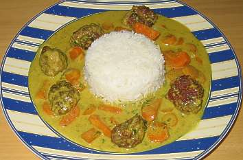 Hackb&auml;llchen mit M&ouml;hren in Curryrahmsauce